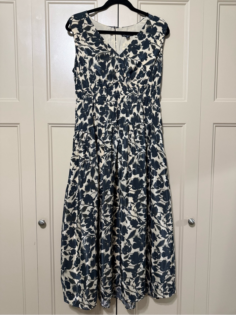 J.Crew Hyacinth V-neck dress in crepe de chine Midi Dress Women’s M (size 8-10) - Picture 3 of 15